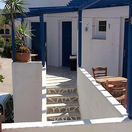 Manousos' Hotel